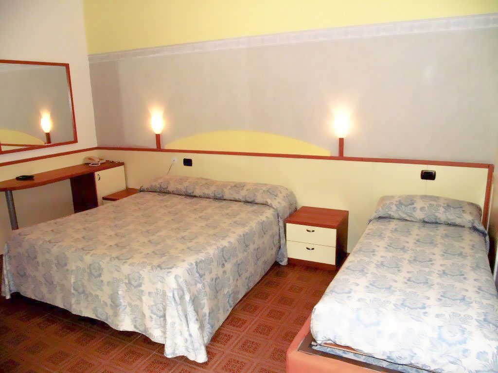 hotel con balcone pineto teramo